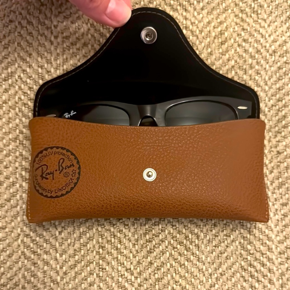 Ray-Ban Wayfarer Women’s Tortoise Sunglasses